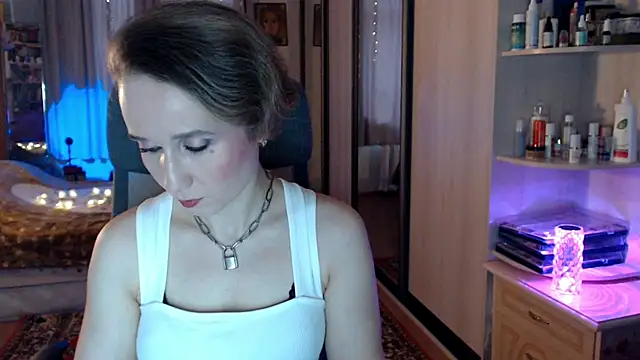 Snapshot of ClassyInna chatting on November 24, 2025, 5:51 am ClassyInna online show from November 24, 2025, 5:51 am