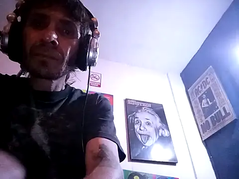 Snapshot of githot chatting on December 2, 2025, 7:21 am githot online show from December 2, 2025, 7:21 am