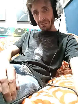 Snapshot of githot chatting on December 4, 2025, 7:40 am githot online show from December 4, 2025, 7:40 am