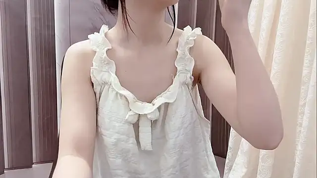 Shenlly online show from April 3, 2026, 1:23 am