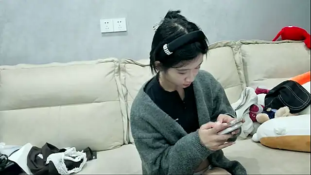 xiaoLI-2025 online show from November 2, 2025, 2:11 pm