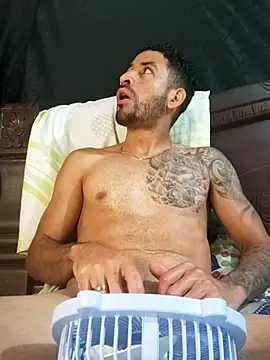 Alexsexygamer online show from November 16, 2025, 8:13 pm