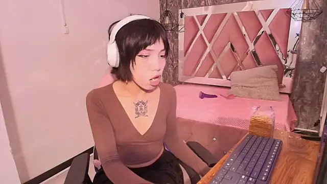 Snapshot of Terraelowen chatting on October 3, 2025, 11:45 am Terraelowen online show from October 3, 2025, 11:45 am