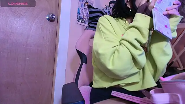 Snapshot of Terraelowen chatting on November 21, 2025, 11:42 am Terraelowen online show from November 21, 2025, 11:42 am