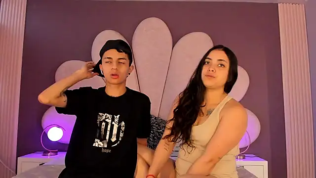 Snapshot of NickandAbby_ chatting on November 22, 2025, 11:42 am NickandAbby online show from November 22, 2025, 11:42 am