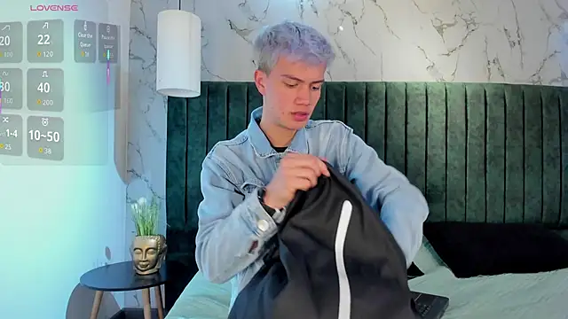 Snapshot of nicktorn chatting on December 15, 2025, 12:33 pm nicktorn online show from December 15, 2025, 12:33 pm