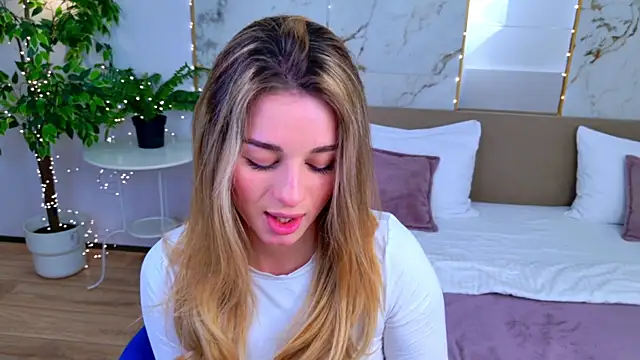 SweetyLicky online show from April 18, 2026, 7:07 pm