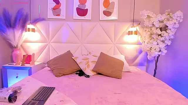 Viollet xoxo online show from October 22, 2025, 3:28 am