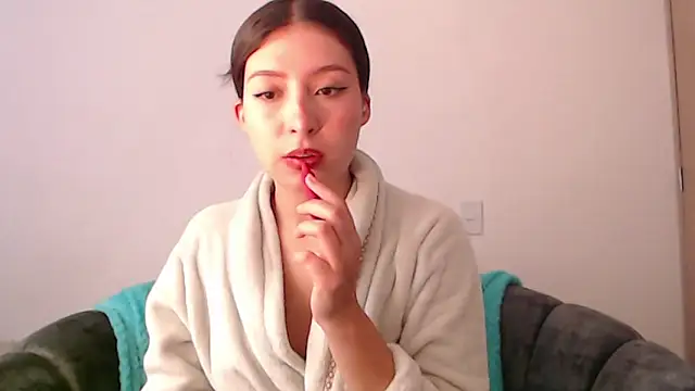 Snapshot of -Ivonny chatting on September 28, 2025, 8:27 pm -Ivonny online show from September 28, 2025, 8:27 pm