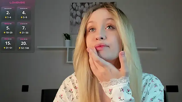 Snapshot of Julliakoill chatting on November 15, 2025, 6:17 am Julliakoill online show from November 15, 2025, 6:17 am