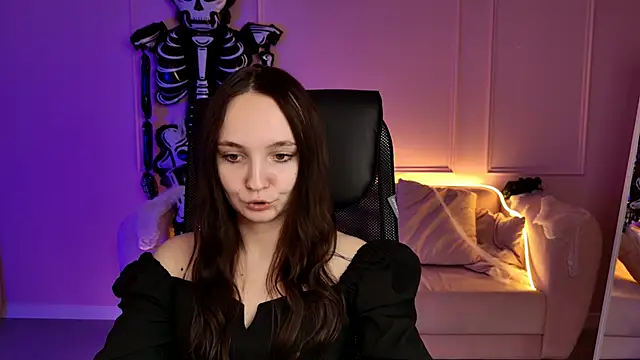 ameliaglamour online show from October 24, 2025, 10:58 am