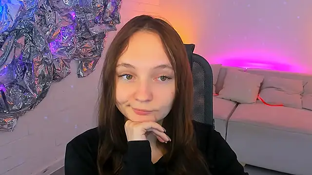 ameliaglamour online show from November 20, 2025, 1:01 pm