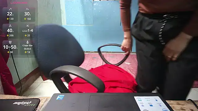 Xue weng online show from November 13, 2025, 10:35 pm