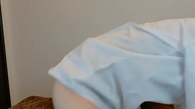 Snapshot of sarina_at chatting on December 15, 2025, 9:37 am sarina at online show from December 15, 2025, 9:37 am