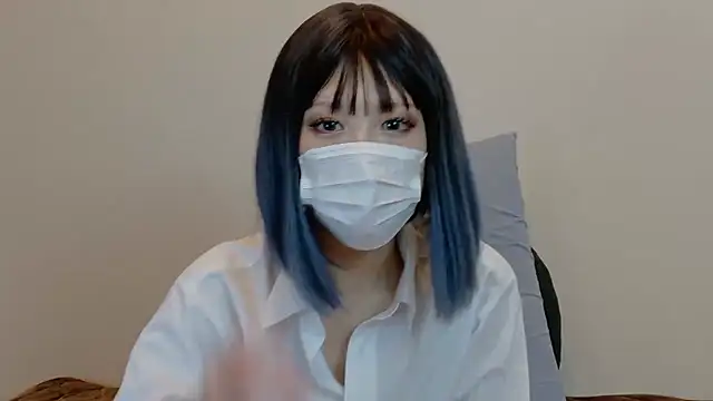 Snapshot of sarina_at chatting on December 2, 2025, 9:33 am sarina at online show from December 2, 2025, 9:33 am