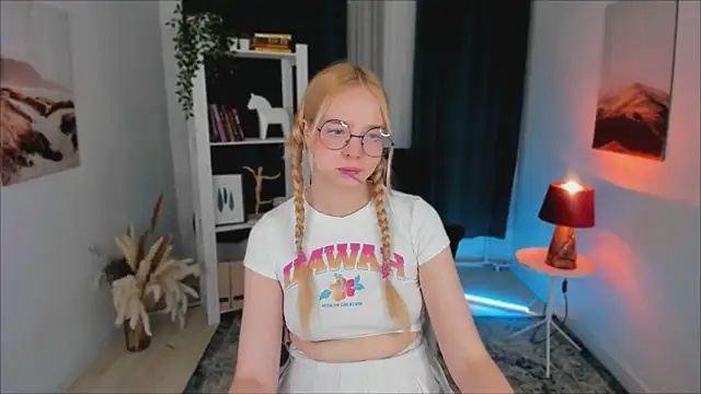 BellaMontgomery online show from September 10, 2025, 9:47 pm