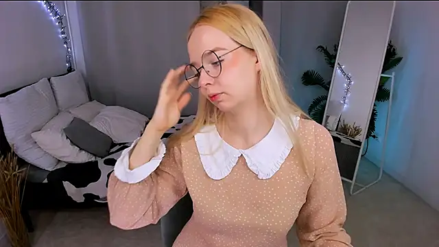 BellaMontgomery online show from September 13, 2025, 9:59 pm