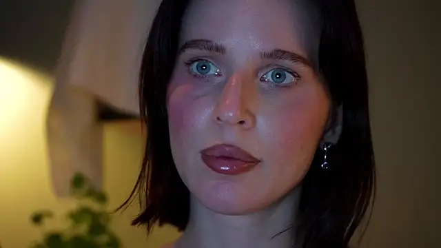 ellaa91 online show from April 10, 2026, 5:53 pm