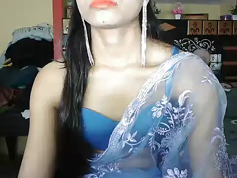 Snapshot of ROSE_GOLDE chatting on October 6, 2025, 5:46 pm ROSE GOLDE online show from October 6, 2025, 5:46 pm