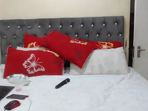 Snapshot of CouplesX96xx chatting on November 11, 2025, 10:26 pm CouplesX96xx online show from November 11, 2025, 10:26 pm