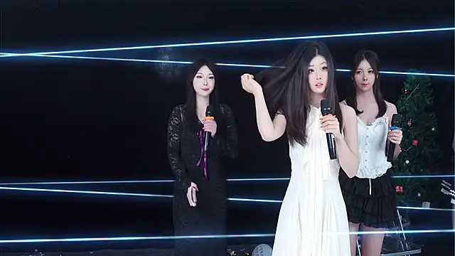 EYgirl222 online show from January 10, 2026, 8:31 am