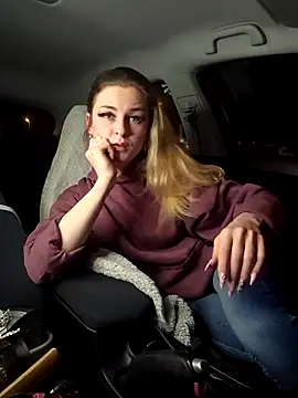 Melly4You online show from March 29, 2026, 6:42 pm