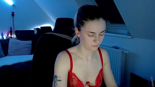 Melly4You online show from April 8, 2026, 10:11 pm