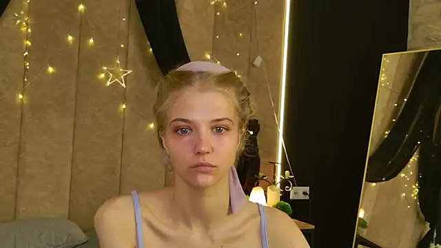 4example Chloe online show from May 11, 2026, 5:09 am