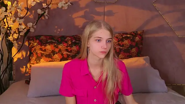 4example Chloe online show from October 27, 2025, 12:17 pm