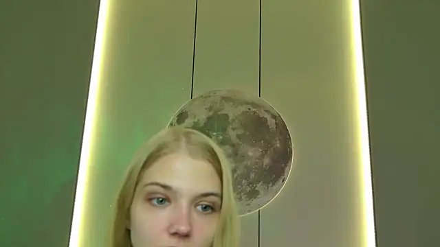 4example Chloe online show from April 10, 2026, 5:36 am