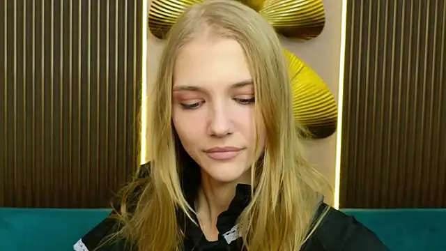 4example Chloe online show from March 5, 2026, 3:30 pm