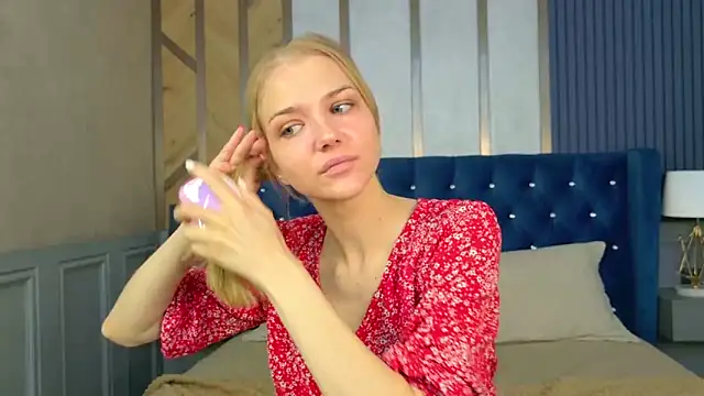 4example Chloe online show from May 20, 2026, 5:37 am