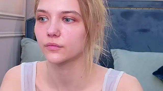 4example Chloe online show from May 10, 2026, 5:44 am