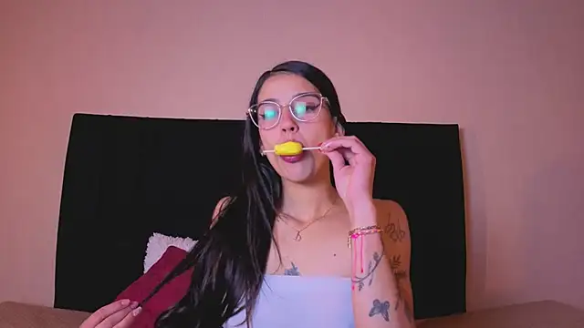 Snapshot of DanielaMonroe chatting on January 10, 2026, 1:01 am DanielaMonroe online show from January 10, 2026, 1:01 am