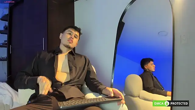 Snapshot of twinguys chatting on December 17, 2025, 2:00 pm twinguys online show from December 17, 2025, 2:00 pm