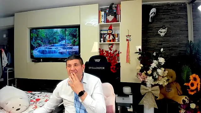 SpartacusDaddy48 online show from April 14, 2026, 11:21 pm