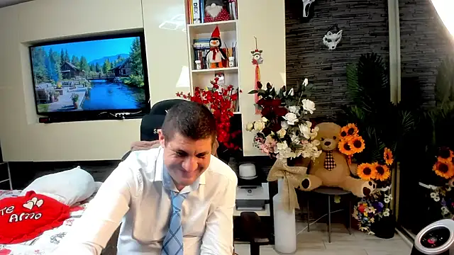 Snapshot of SpartacusDaddy48 chatting on May 25, 2026, 8:29 pm SpartacusDaddy48 online show from May 25, 2026, 8:29 pm