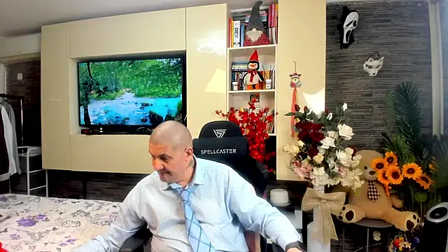 Snapshot of SpartacusDaddy48 chatting on April 29, 2026, 9:54 pm SpartacusDaddy48 online show from April 29, 2026, 9:54 pm