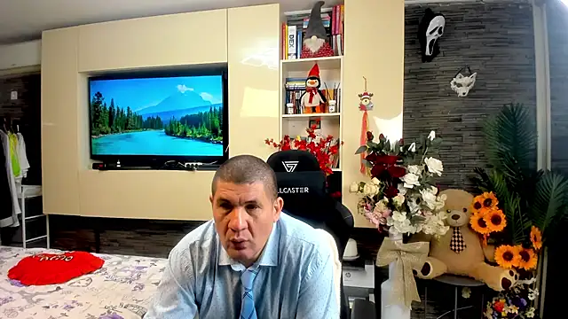 Snapshot of SpartacusDaddy48 chatting on May 9, 2026, 8:50 am SpartacusDaddy48 online show from May 9, 2026, 8:50 am