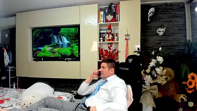 SpartacusDaddy48 online show from April 17, 2026, 10:01 pm