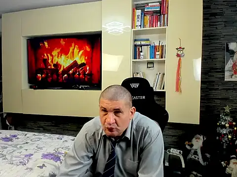 SpartacusDaddy48 online show from February 19, 2026, 3:42 pm