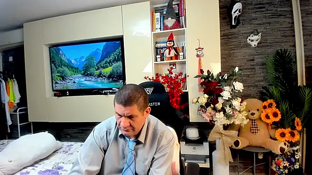 Snapshot of SpartacusDaddy48 chatting on May 18, 2026, 4:07 am SpartacusDaddy48 online show from May 18, 2026, 4:07 am