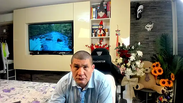 Snapshot of SpartacusDaddy48 chatting on May 8, 2026, 7:06 pm SpartacusDaddy48 online show from May 8, 2026, 7:06 pm