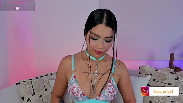 Snapshot of Cutie_Riley chatting on October 25, 2025, 2:50 pm Cutie Riley online show from October 25, 2025, 2:50 pm