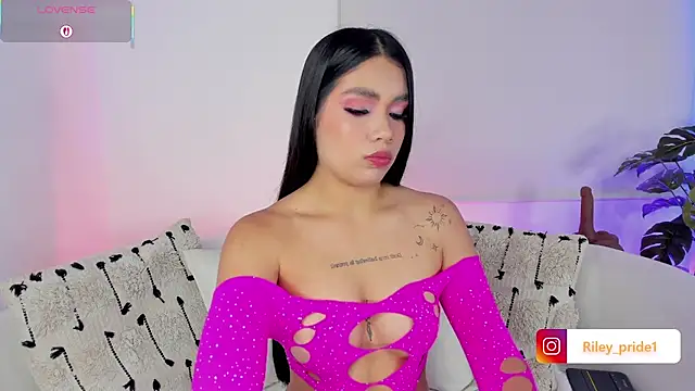 Snapshot of Cutie_Riley chatting on October 9, 2025, 3:34 pm Cutie Riley online show from October 9, 2025, 3:34 pm