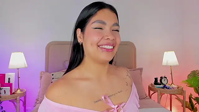 Snapshot of Cutie_Riley chatting on September 15, 2025, 1:44 pm Cutie Riley online show from September 15, 2025, 1:44 pm