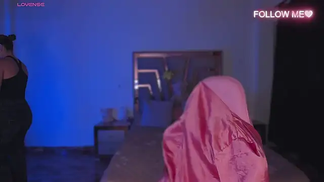 lunaarose online show from December 2, 2025, 3:19 am