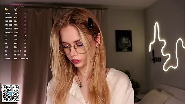 Snapshot of BeatrixCharton chatting on September 24, 2025, 6:36 pm BeatrixCharton online show from September 24, 2025, 6:36 pm
