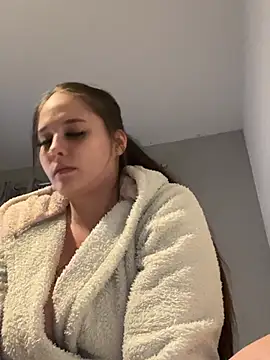 LollyLove  online show from April 3, 2026, 8:04 pm