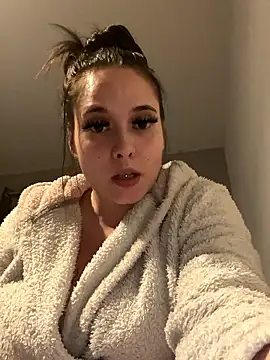 Snapshot of LollyLove_ chatting on February 11, 2026, 9:03 pm LollyLove online show from February 11, 2026, 9:03 pm